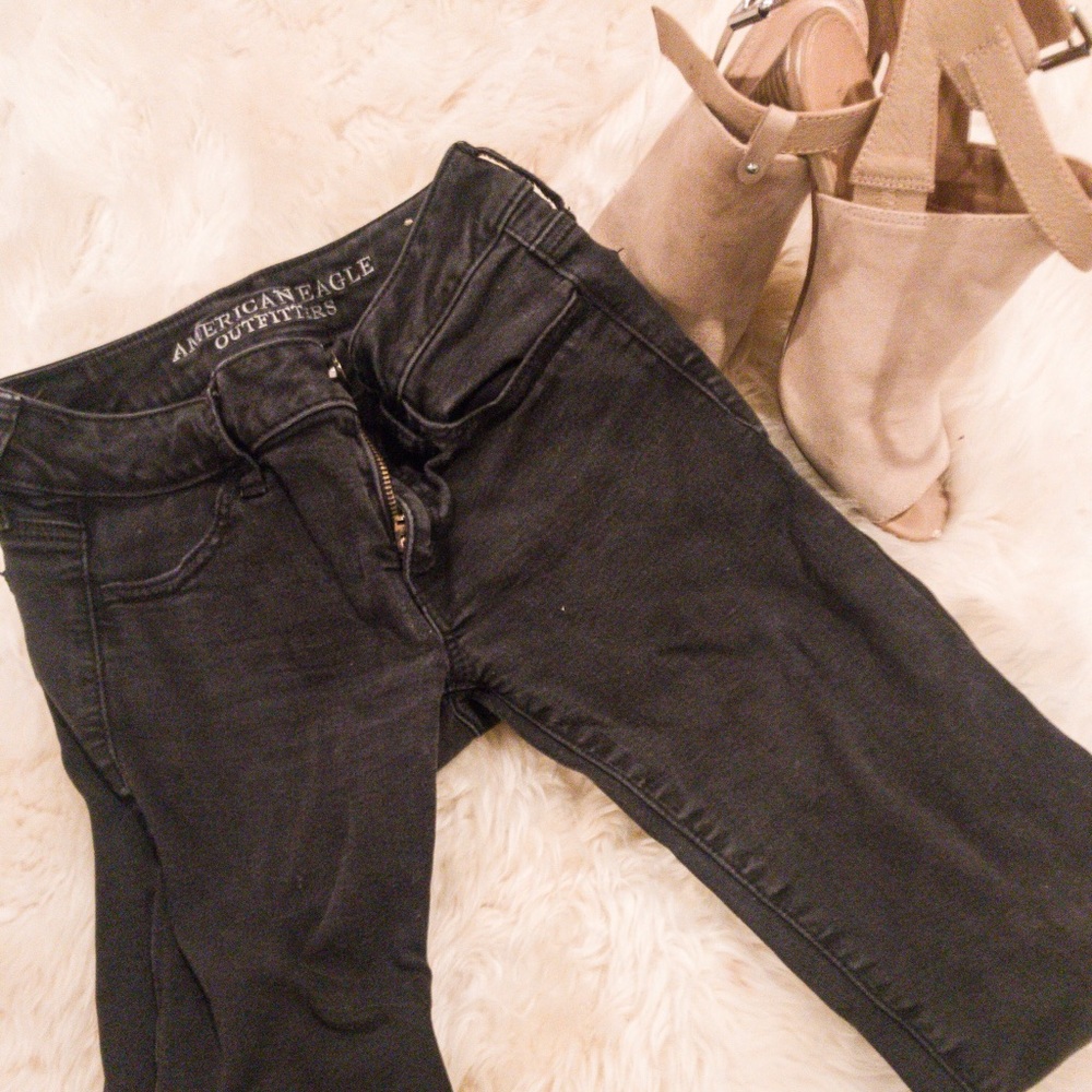 AEO Distressed Black Jeggings 0R